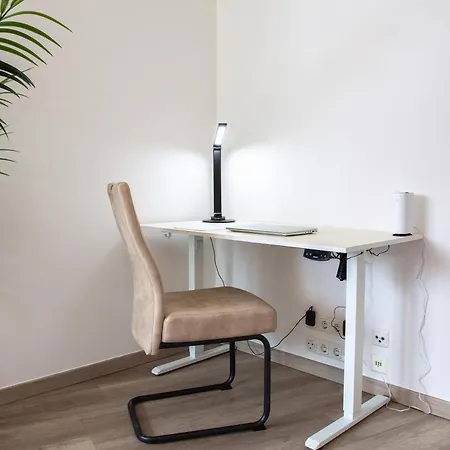 Base Business And Family, 2bedrooms And Workspace Apartment