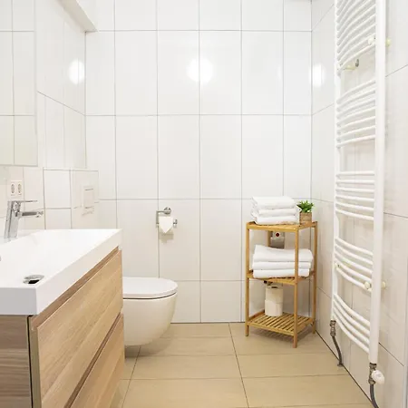 Base Business And Family, 2bedrooms And Workspace *
